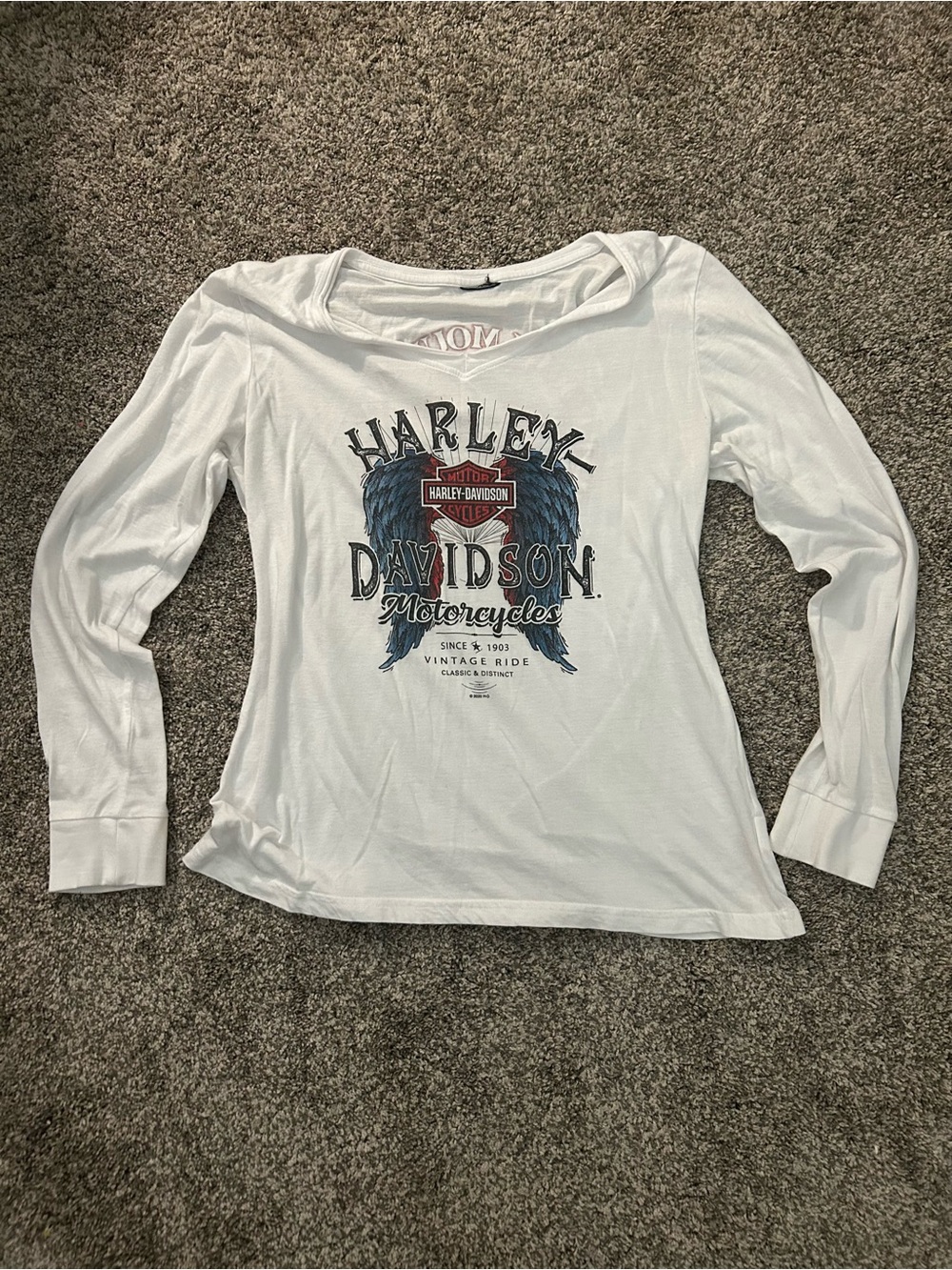 Harley-Davidson White Long Sleeve Graphic Tee with Blue & Red Logo